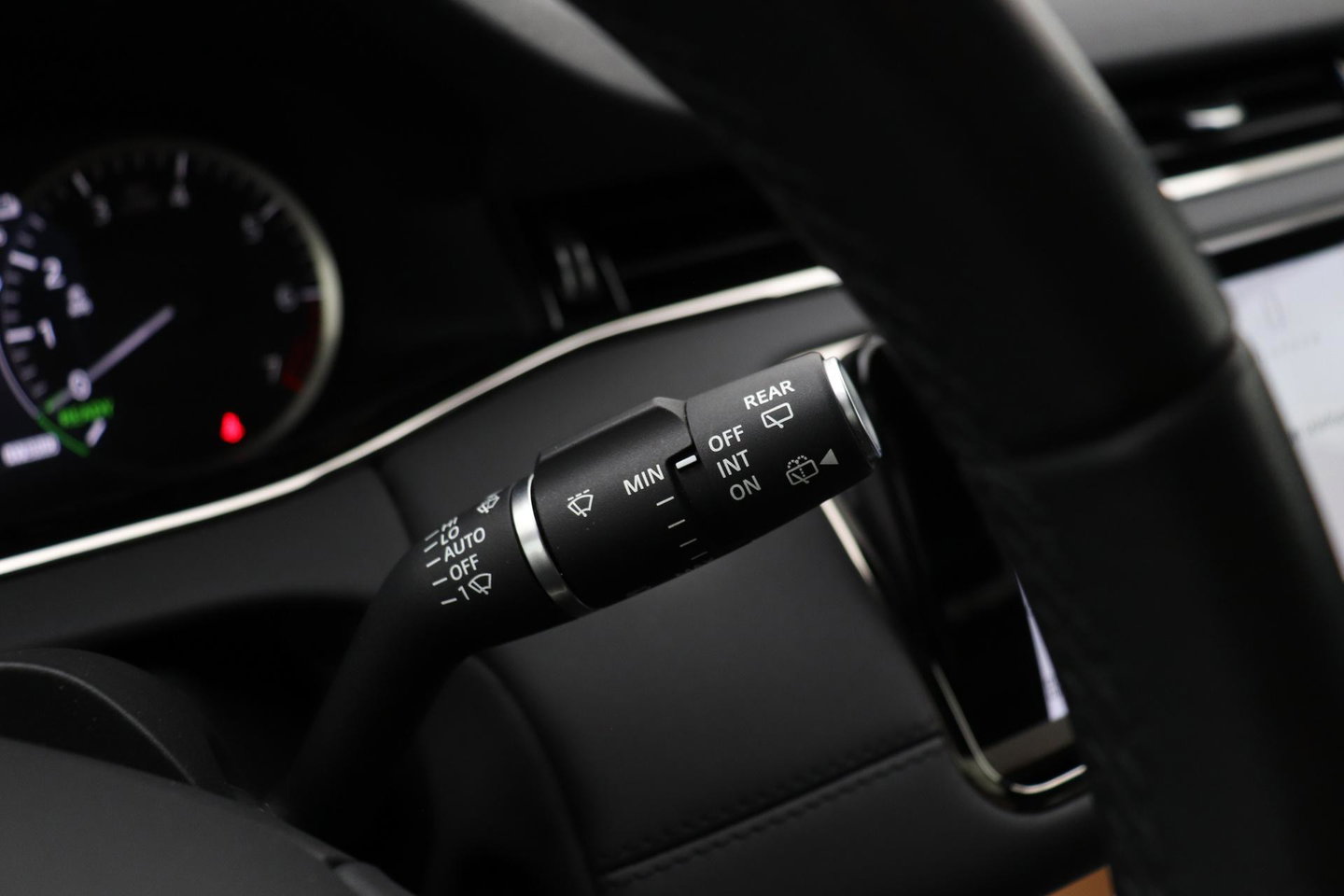 Land Rover Range Rover Evoque 1.5 P300e AWD R-Dynamic SE | Panoramadak | Trekhaak | Stuurverwarming | Meridian