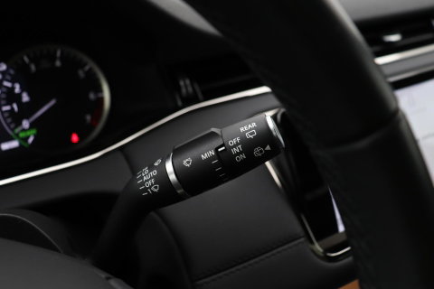 Land Rover Range Rover Evoque 1.5 P300e AWD R-Dynamic SE | Panoramadak | Trekhaak | Stuurverwarming | Meridian