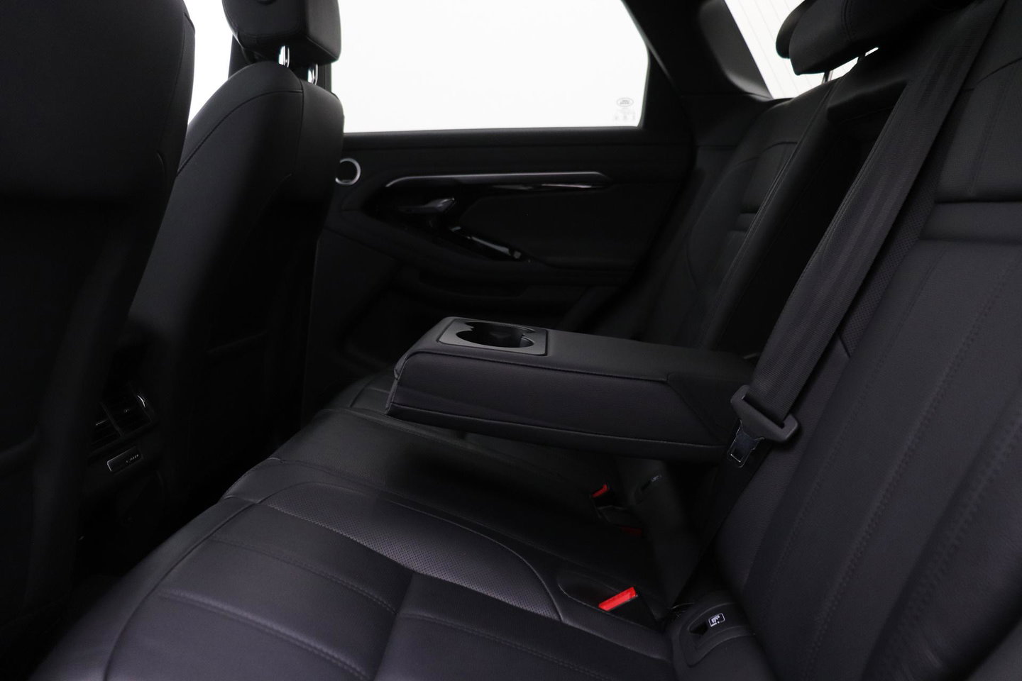 Land Rover Range Rover Evoque 1.5 P300e AWD R-Dynamic SE | Panoramadak | Trekhaak | Stuurverwarming | Meridian