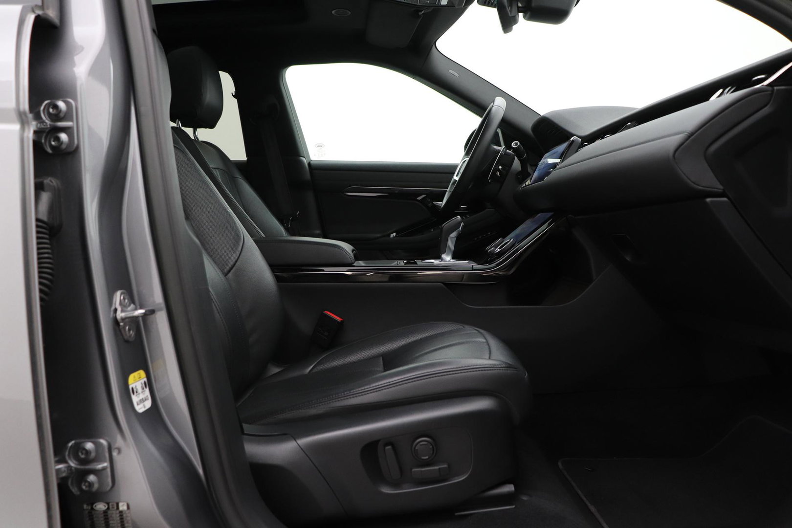 Land Rover Range Rover Evoque 1.5 P300e AWD R-Dynamic SE | Panoramadak | Trekhaak | Stuurverwarming | Meridian