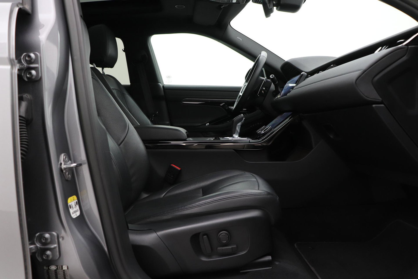 Land Rover Range Rover Evoque 1.5 P300e AWD R-Dynamic SE | Panoramadak | Trekhaak | Stuurverwarming | Meridian