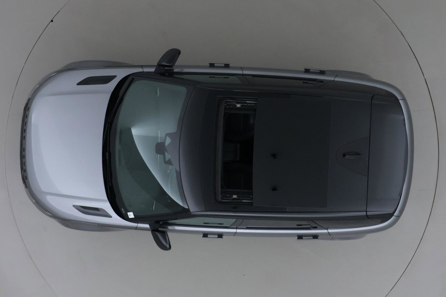 Land Rover Range Rover Evoque 1.5 P300e AWD R-Dynamic SE | Panoramadak | Trekhaak | Stuurverwarming | Meridian