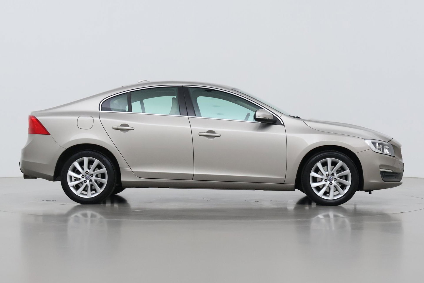 Volvo S60 1.6 T3 Momentum | Trekhaak | Cruise Control | Leder | Navigatie | PDC Voor+Achter | Climate Control | LED