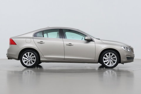 Volvo S60 1.6 T3 Momentum | Trekhaak | Cruise Control | Leder | Navigatie | PDC Voor+Achter | Climate Control | LED