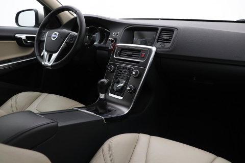Volvo S60 1.6 T3 Momentum | Trekhaak | Cruise Control | Leder | Navigatie | PDC Voor+Achter | Climate Control | LED