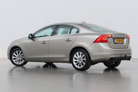 Volvo S60 1.6 T3 Momentum | Trekhaak | Cruise Control | Leder | Navigatie | PDC Voor+Achter | Climate Control | LED