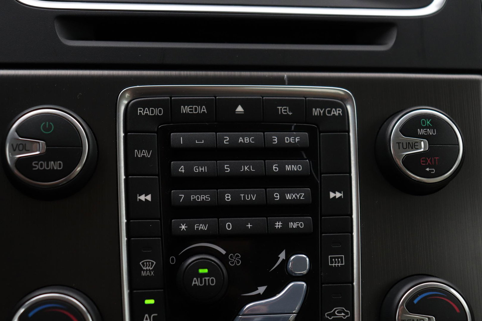 Volvo S60 1.6 T3 Momentum | Trekhaak | Cruise Control | Leder | Navigatie | PDC Voor+Achter | Climate Control | LED