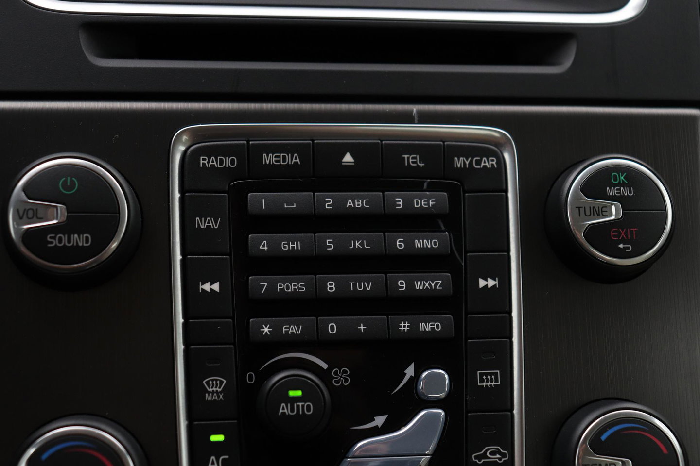 Volvo S60 1.6 T3 Momentum | Trekhaak | Cruise Control | Leder | Navigatie | PDC Voor+Achter | Climate Control | LED