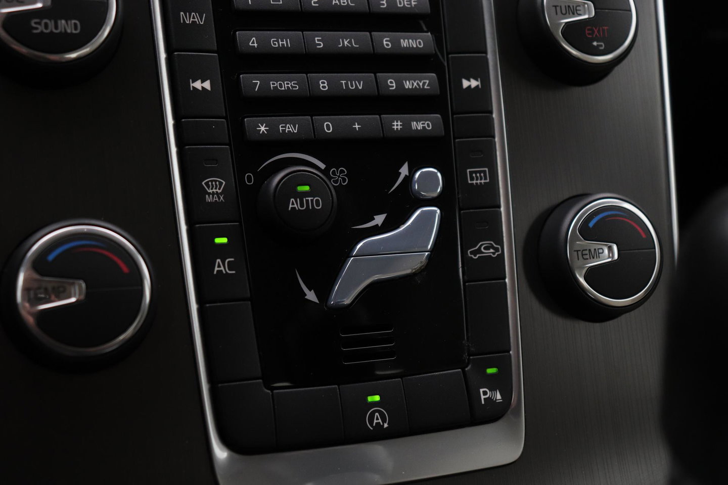 Volvo S60 1.6 T3 Momentum | Trekhaak | Cruise Control | Leder | Navigatie | PDC Voor+Achter | Climate Control | LED