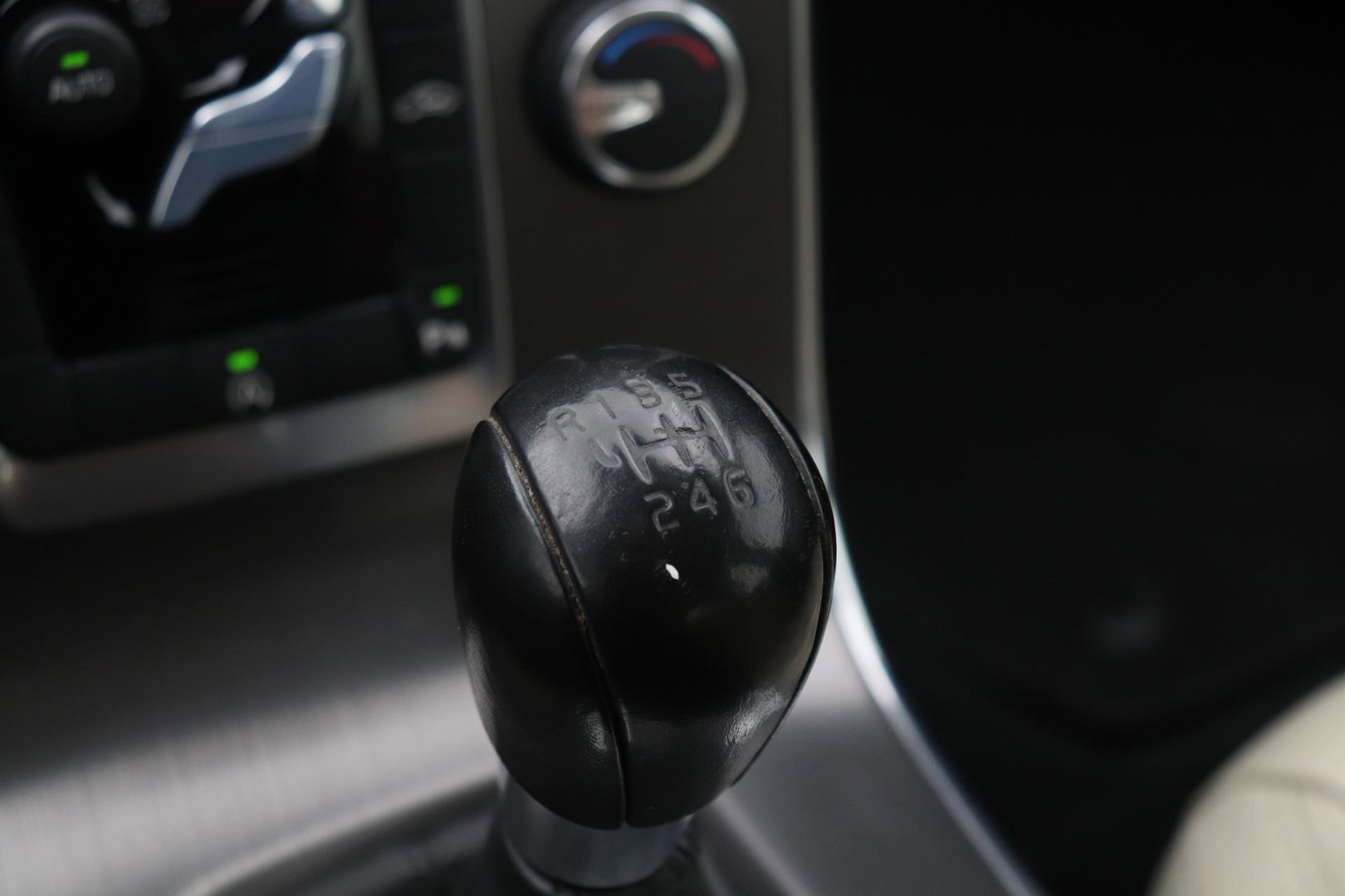 Volvo S60 1.6 T3 Momentum | Trekhaak | Cruise Control | Leder | Navigatie | PDC Voor+Achter | Climate Control | LED