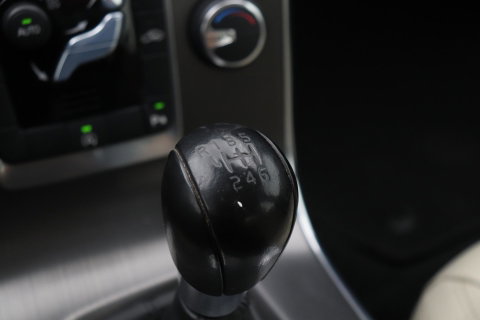 Volvo S60 1.6 T3 Momentum | Trekhaak | Cruise Control | Leder | Navigatie | PDC Voor+Achter | Climate Control | LED