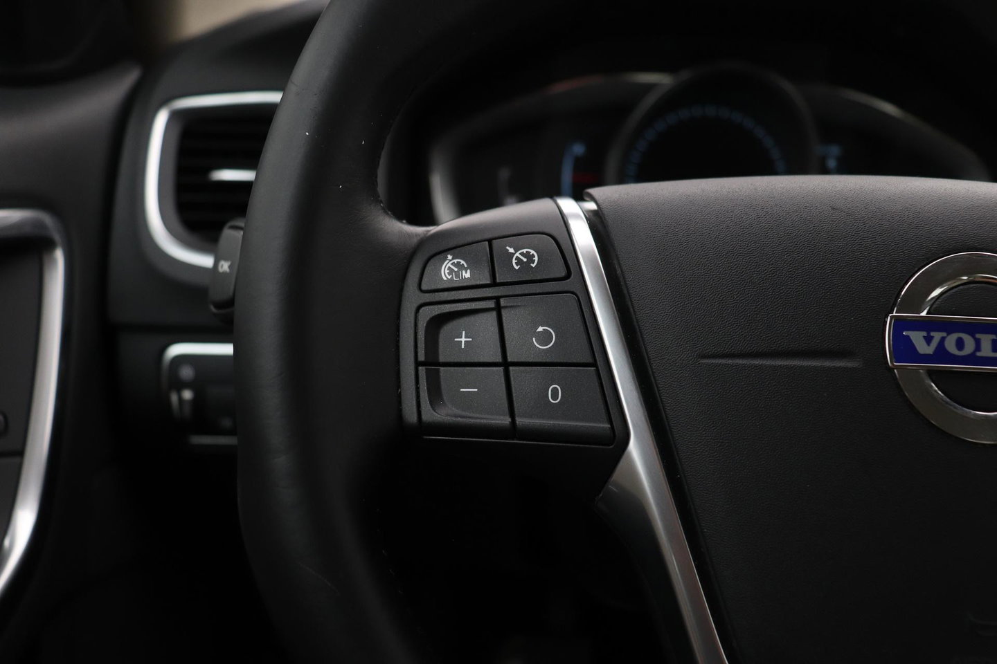 Volvo S60 1.6 T3 Momentum | Trekhaak | Cruise Control | Leder | Navigatie | PDC Voor+Achter | Climate Control | LED