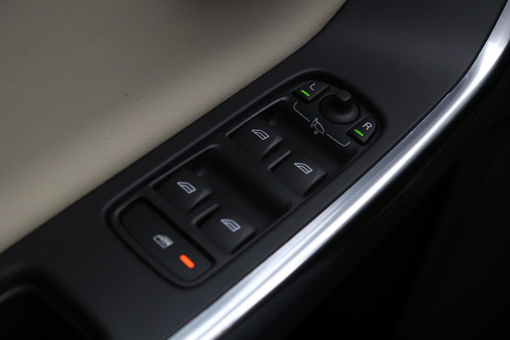 Volvo S60 1.6 T3 Momentum | Trekhaak | Cruise Control | Leder | Navigatie | PDC Voor+Achter | Climate Control | LED