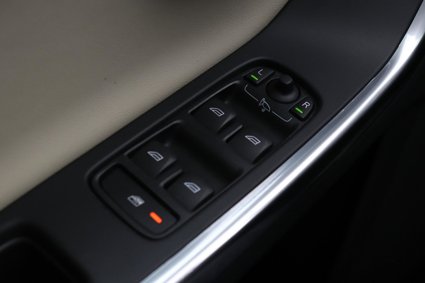 Volvo S60 1.6 T3 Momentum | Trekhaak | Cruise Control | Leder | Navigatie | PDC Voor+Achter | Climate Control | LED
