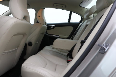 Volvo S60 1.6 T3 Momentum | Trekhaak | Cruise Control | Leder | Navigatie | PDC Voor+Achter | Climate Control | LED
