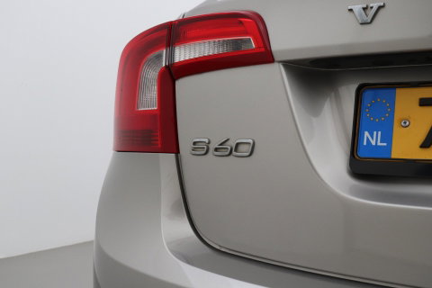 Volvo S60 1.6 T3 Momentum | Trekhaak | Cruise Control | Leder | Navigatie | PDC Voor+Achter | Climate Control | LED