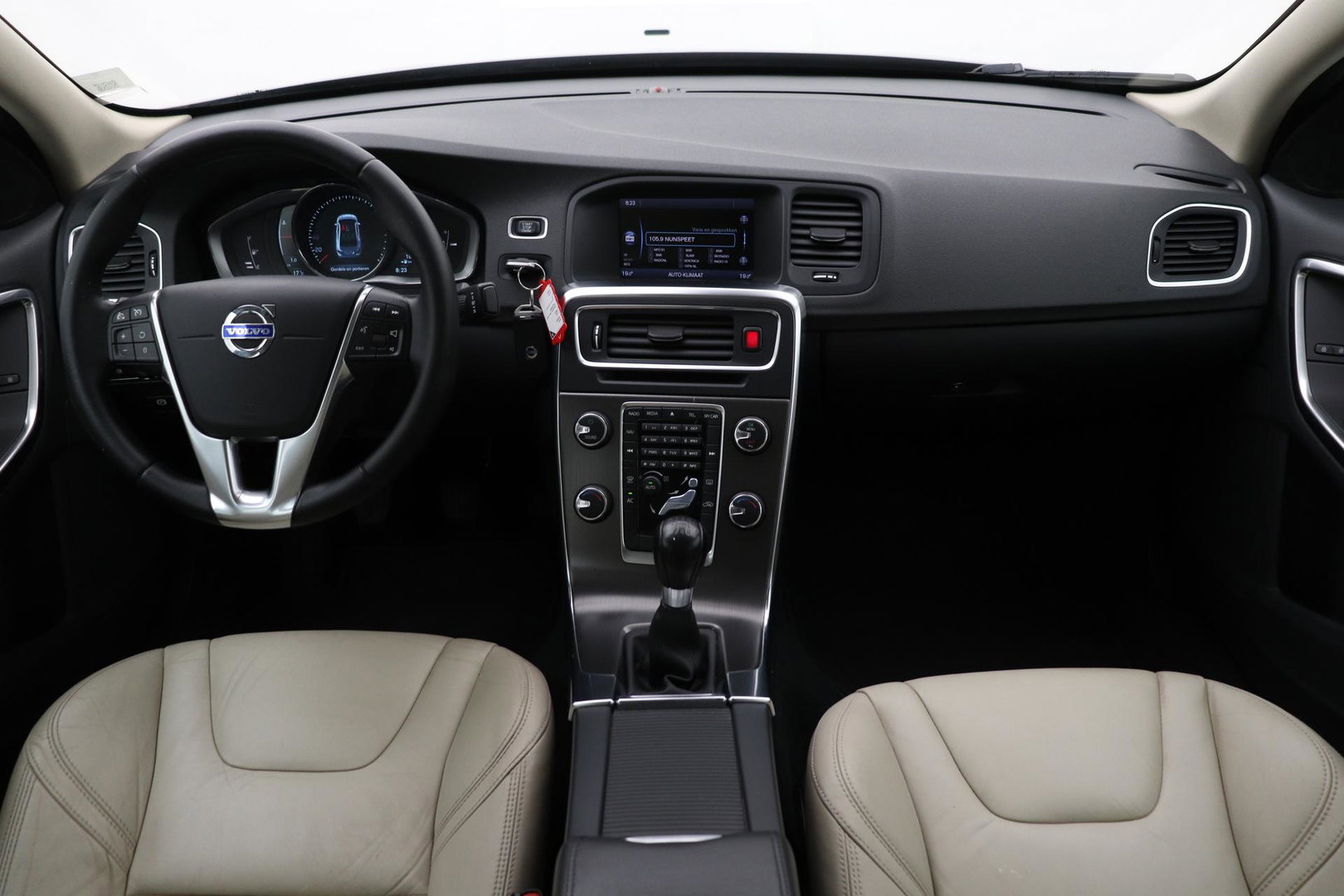 Volvo S60 1.6 T3 Momentum | Trekhaak | Cruise Control | Leder | Navigatie | PDC Voor+Achter | Climate Control | LED