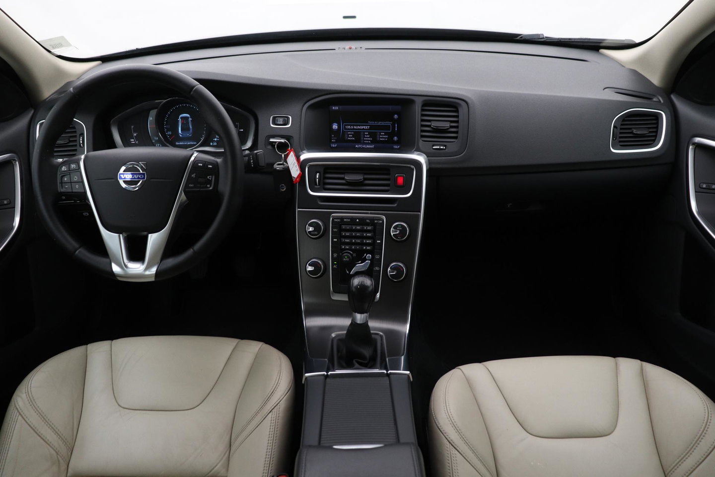 Volvo S60 1.6 T3 Momentum | Trekhaak | Cruise Control | Leder | Navigatie | PDC Voor+Achter | Climate Control | LED