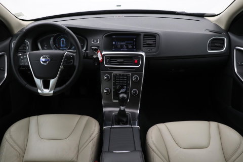 Volvo S60 1.6 T3 Momentum | Trekhaak | Cruise Control | Leder | Navigatie | PDC Voor+Achter | Climate Control | LED