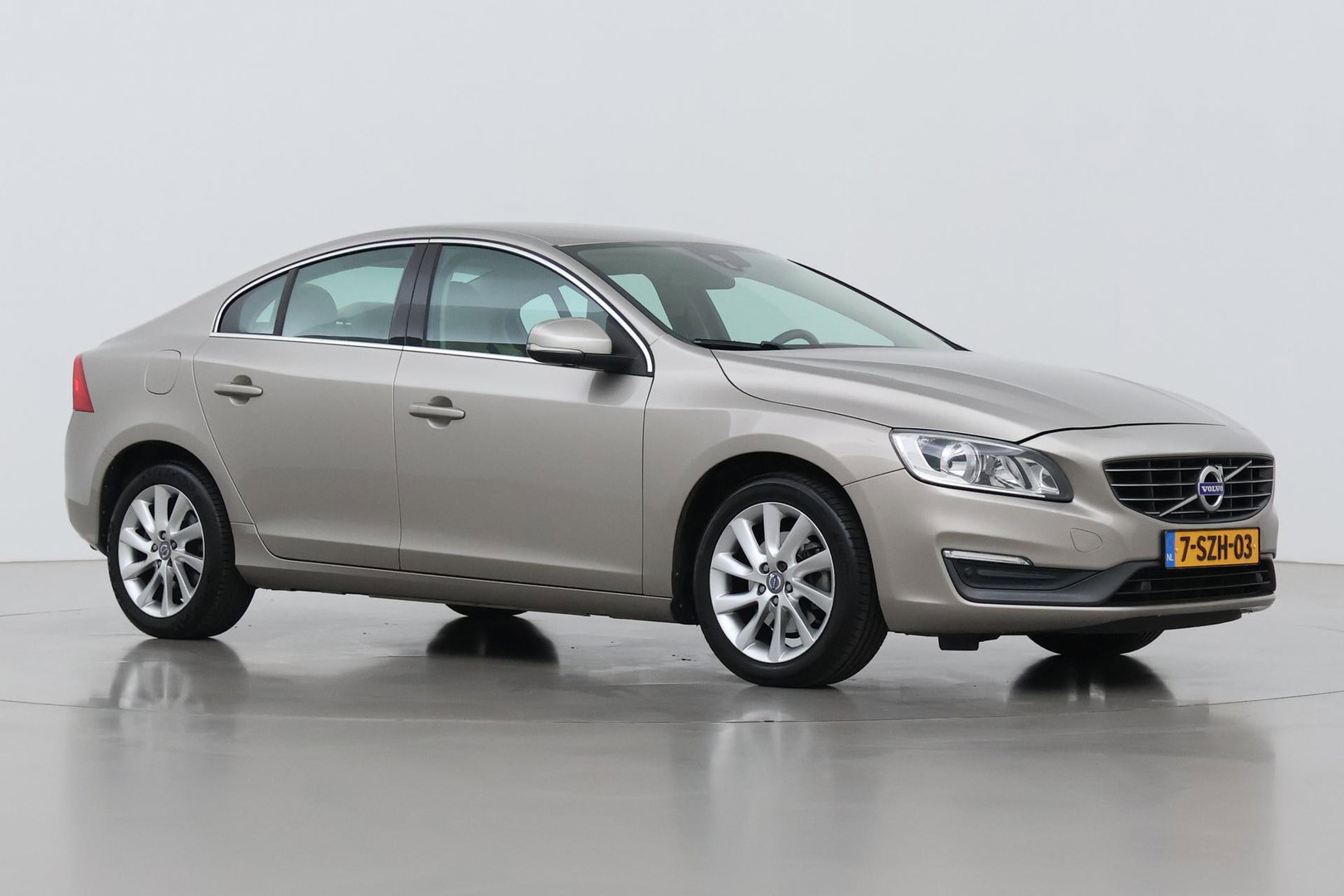 Volvo S60 1.6 T3 Momentum | Trekhaak | Cruise Control | Leder | Navigatie | PDC Voor+Achter | Climate Control | LED