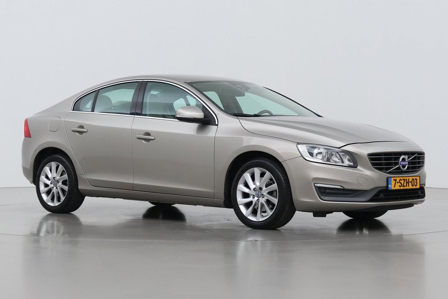 Volvo S60 1.6 T3 Momentum | Trekhaak | Cruise Control | Leder | Navigatie | PDC Voor+Achter | Climate Control | LED