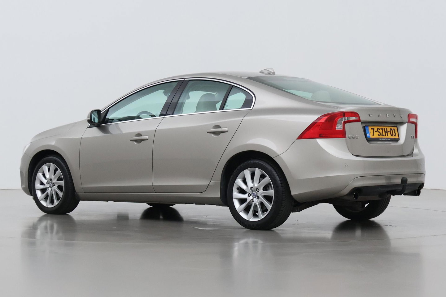 Volvo S60 1.6 T3 Momentum | Trekhaak | Cruise Control | Leder | Navigatie | PDC Voor+Achter | Climate Control | LED
