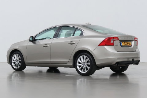 Volvo S60 1.6 T3 Momentum | Trekhaak | Cruise Control | Leder | Navigatie | PDC Voor+Achter | Climate Control | LED