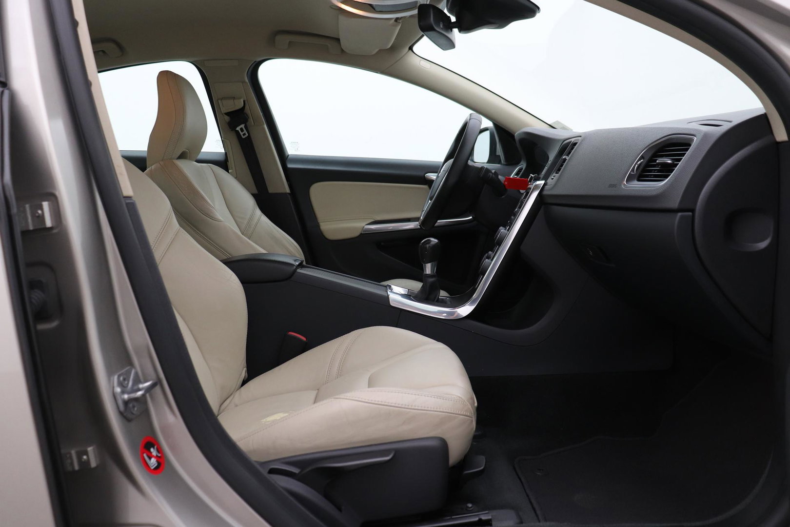 Volvo S60 1.6 T3 Momentum | Trekhaak | Cruise Control | Leder | Navigatie | PDC Voor+Achter | Climate Control | LED