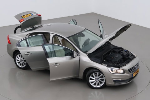Volvo S60 1.6 T3 Momentum | Trekhaak | Cruise Control | Leder | Navigatie | PDC Voor+Achter | Climate Control | LED