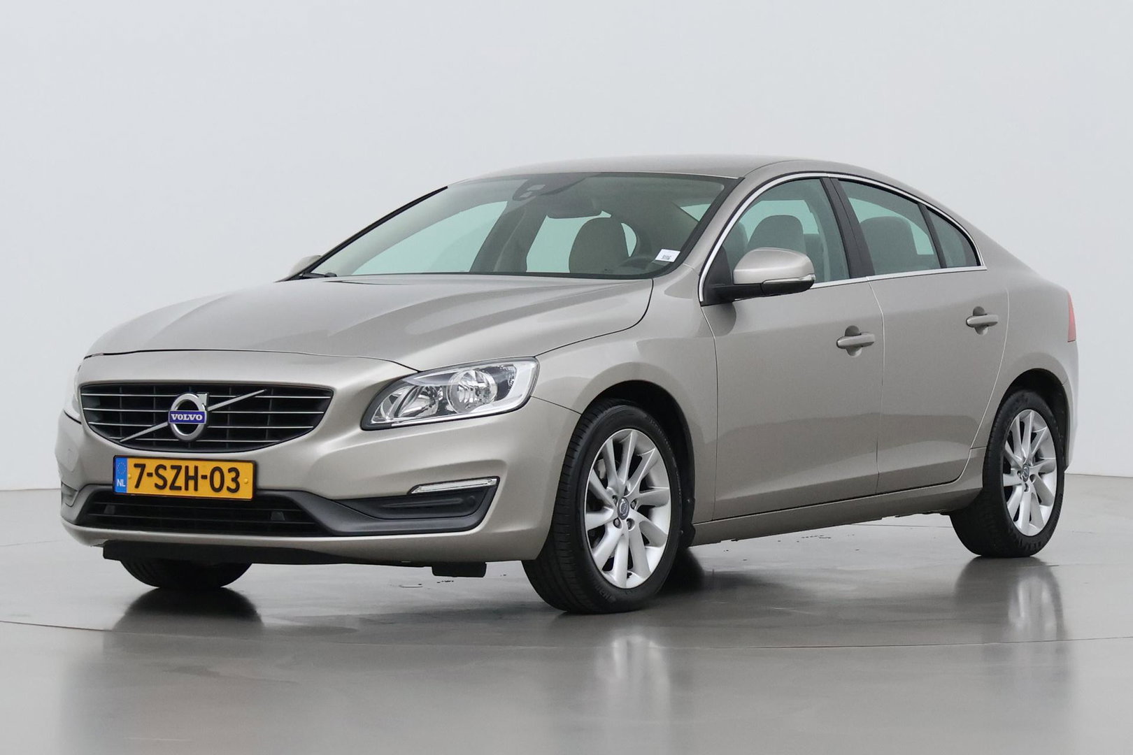 Volvo S60 1.6 T3 Momentum | Trekhaak | Cruise Control | Leder | Navigatie | PDC Voor+Achter | Climate Control | LED