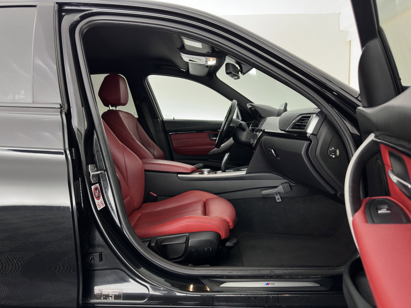 BMW 3-serie 330e Centennial High Executive M-Sportpack (Plug-in) Aut. *LEATHER | FULL-LED | HEATED-SPORTSEATS | NAVI-FULLMAP | PRIVACY-GLASS | ECC | PDC | CRUISE | 18''ALU*
