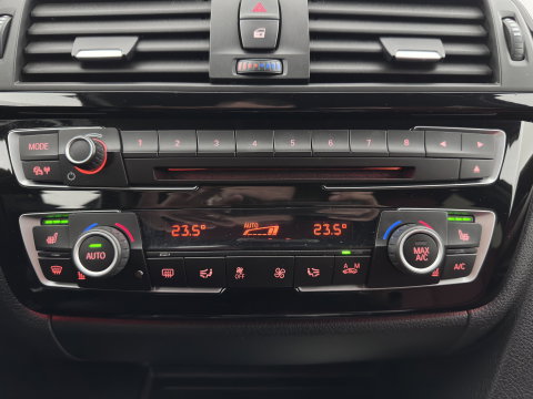 BMW 3-serie 330e Centennial High Executive M-Sportpack (Plug-in) Aut. *LEATHER | FULL-LED | HEATED-SPORTSEATS | NAVI-FULLMAP | PRIVACY-GLASS | ECC | PDC | CRUISE | 18''ALU*