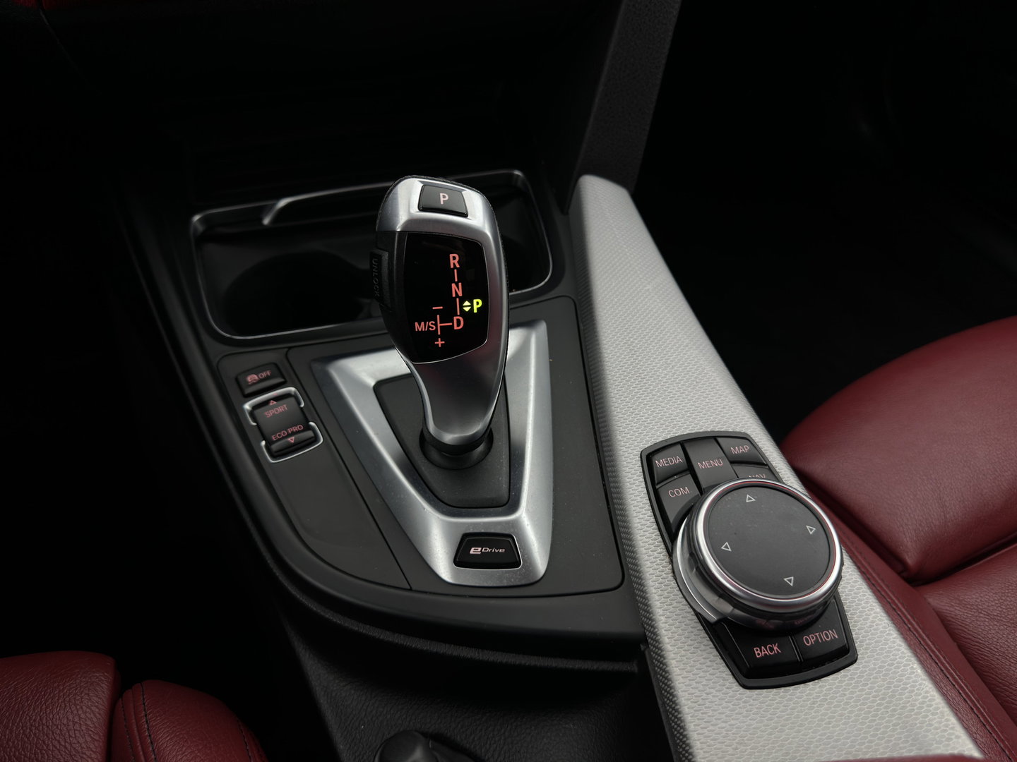 BMW 3-serie 330e Centennial High Executive M-Sportpack (Plug-in) Aut. *LEATHER | FULL-LED | HEATED-SPORTSEATS | NAVI-FULLMAP | PRIVACY-GLASS | ECC | PDC | CRUISE | 18''ALU*