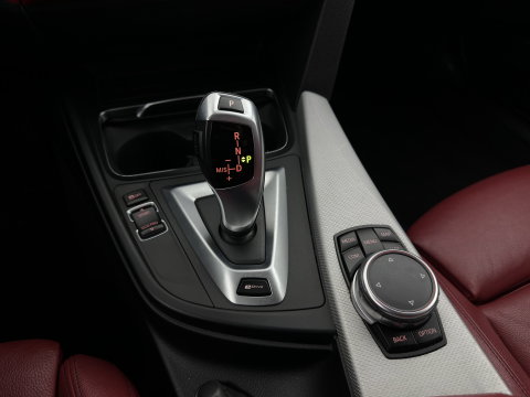 BMW 3-serie 330e Centennial High Executive M-Sportpack (Plug-in) Aut. *LEATHER | FULL-LED | HEATED-SPORTSEATS | NAVI-FULLMAP | PRIVACY-GLASS | ECC | PDC | CRUISE | 18''ALU*