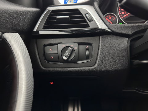 BMW 3-serie 330e Centennial High Executive M-Sportpack (Plug-in) Aut. *LEATHER | FULL-LED | HEATED-SPORTSEATS | NAVI-FULLMAP | PRIVACY-GLASS | ECC | PDC | CRUISE | 18''ALU*