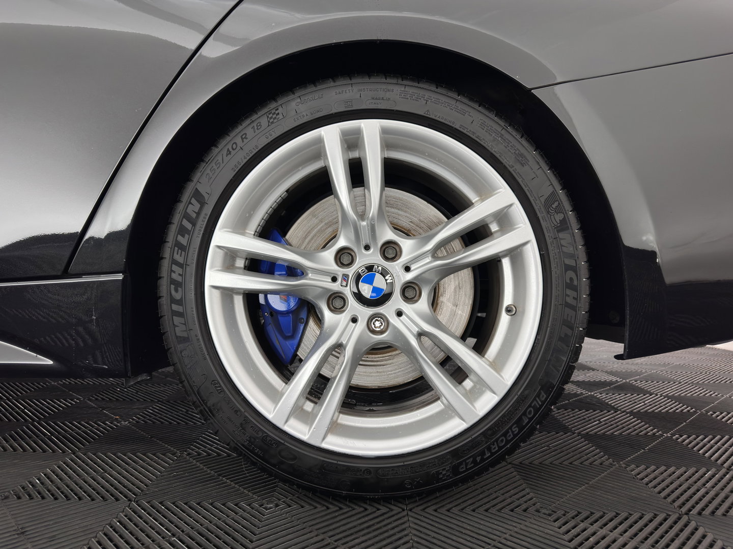 BMW 3-serie 330e Centennial High Executive M-Sportpack (Plug-in) Aut. *LEATHER | FULL-LED | HEATED-SPORTSEATS | NAVI-FULLMAP | PRIVACY-GLASS | ECC | PDC | CRUISE | 18''ALU*
