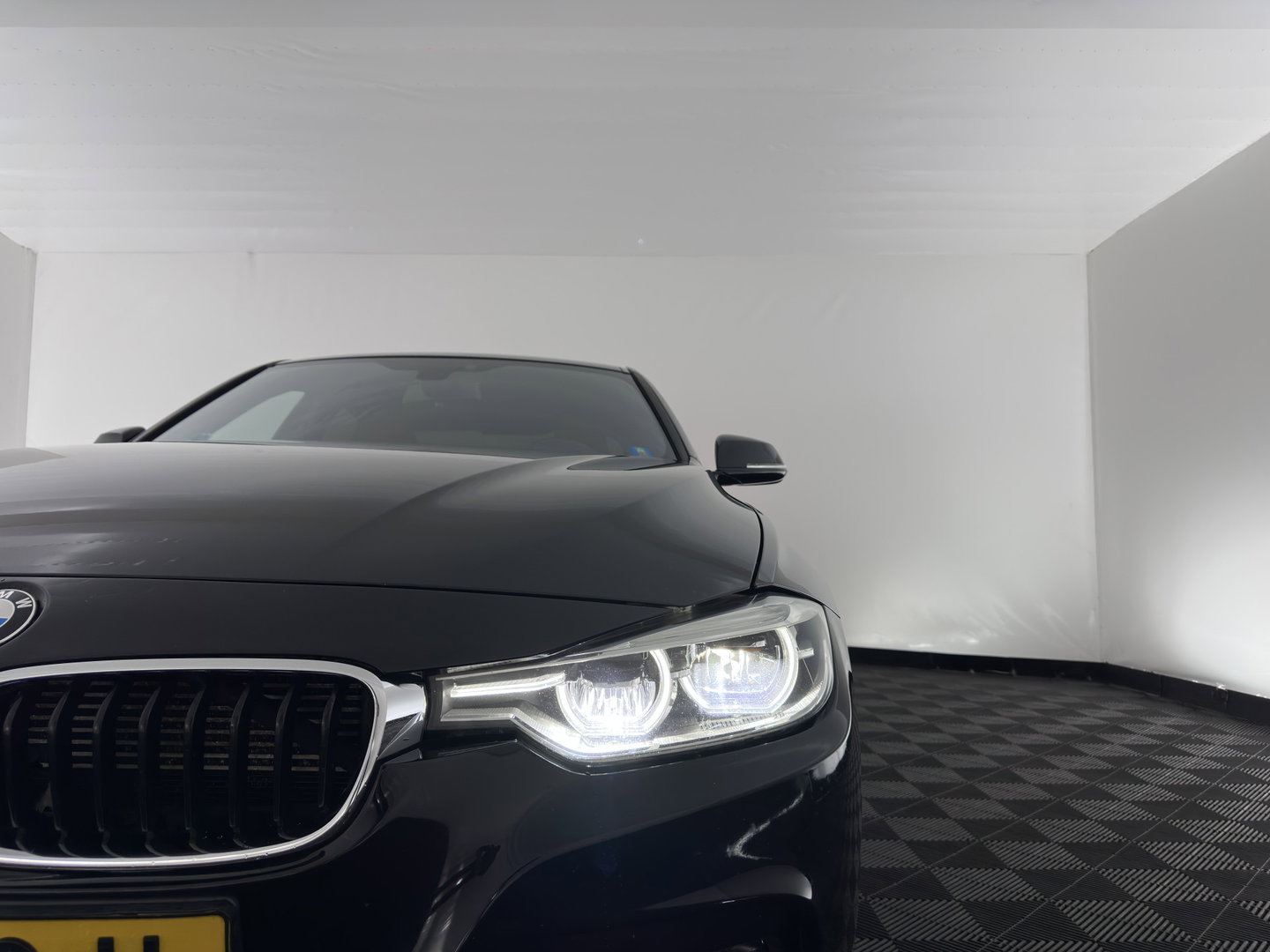 BMW 3-serie 330e Centennial High Executive M-Sportpack (Plug-in) Aut. *LEATHER | FULL-LED | HEATED-SPORTSEATS | NAVI-FULLMAP | PRIVACY-GLASS | ECC | PDC | CRUISE | 18''ALU*