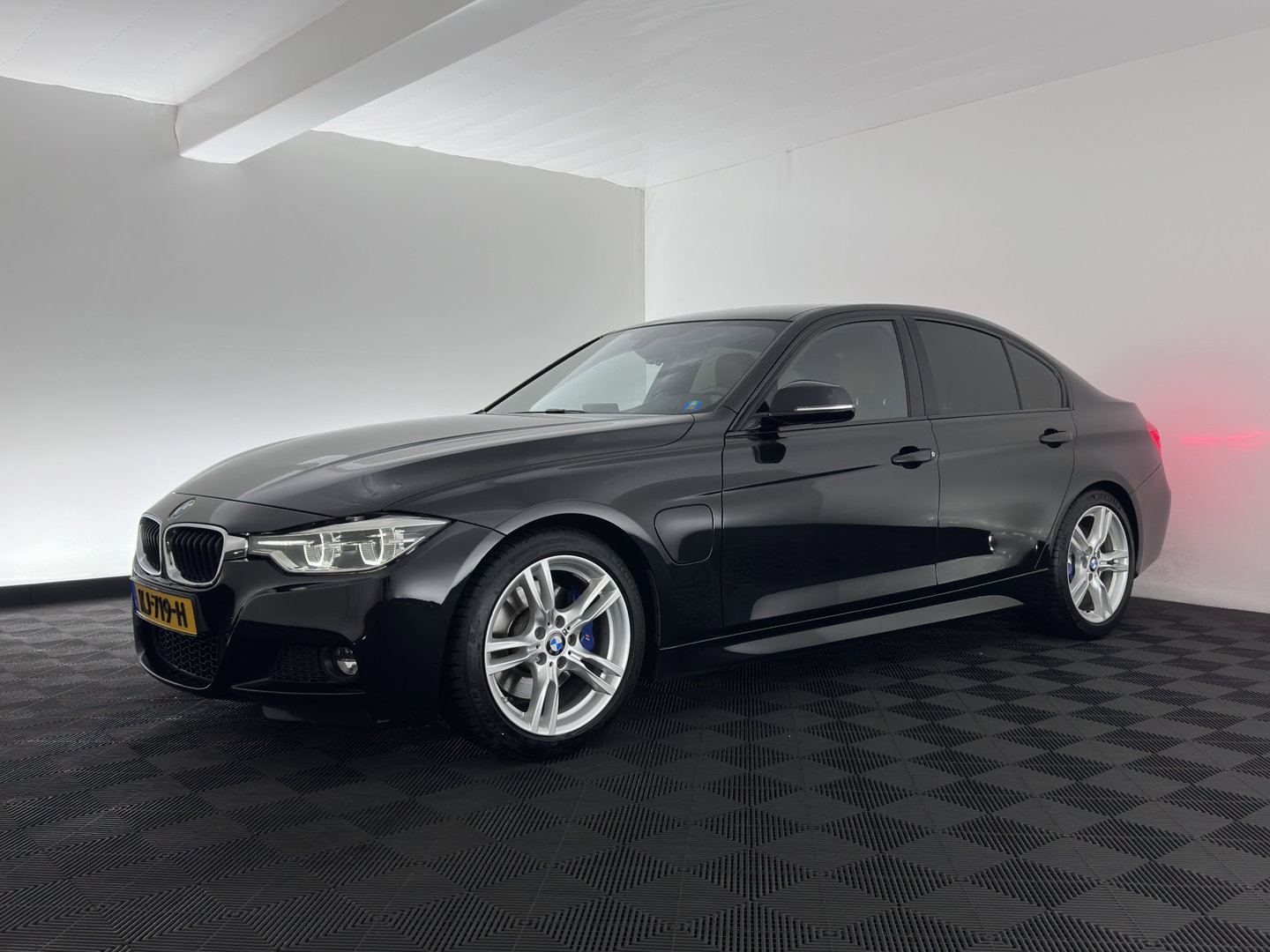 BMW 3-serie 330e Centennial High Executive M-Sportpack (Plug-in) Aut. *LEATHER | FULL-LED | HEATED-SPORTSEATS | NAVI-FULLMAP | PRIVACY-GLASS | ECC | PDC | CRUISE | 18''ALU*