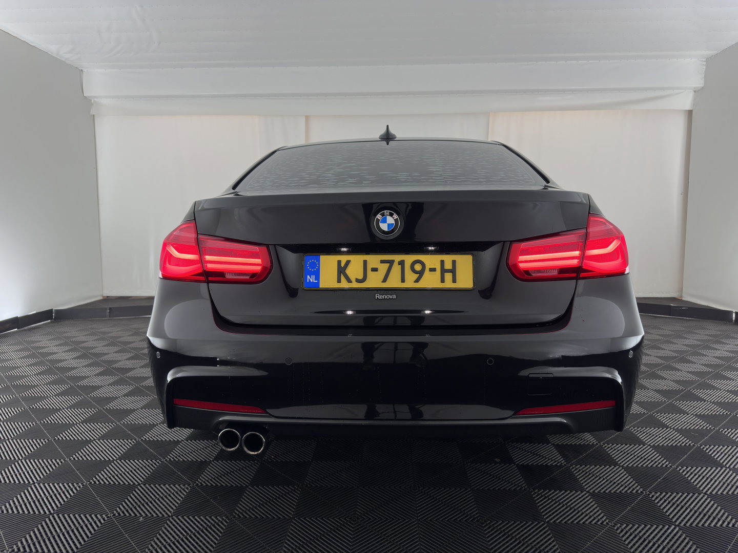 BMW 3-serie 330e Centennial High Executive M-Sportpack (Plug-in) Aut. *LEATHER | FULL-LED | HEATED-SPORTSEATS | NAVI-FULLMAP | PRIVACY-GLASS | ECC | PDC | CRUISE | 18''ALU*