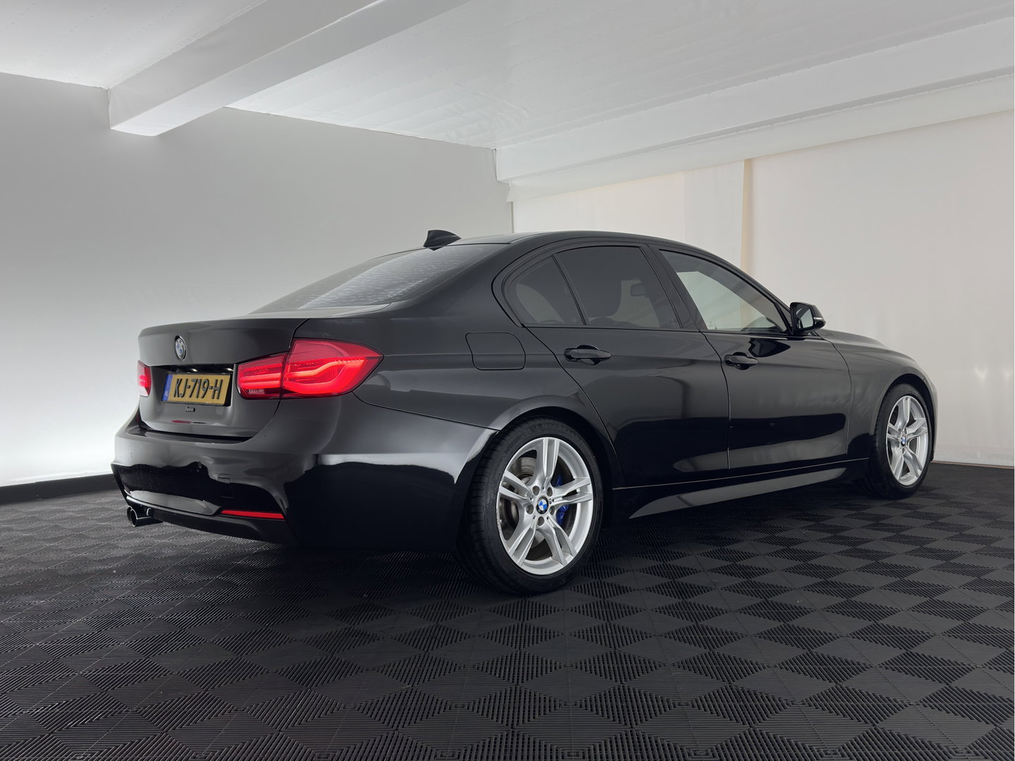 BMW 3-serie 330e Centennial High Executive M-Sportpack (Plug-in) Aut. *LEATHER | FULL-LED | HEATED-SPORTSEATS | NAVI-FULLMAP | PRIVACY-GLASS | ECC | PDC | CRUISE | 18''ALU*