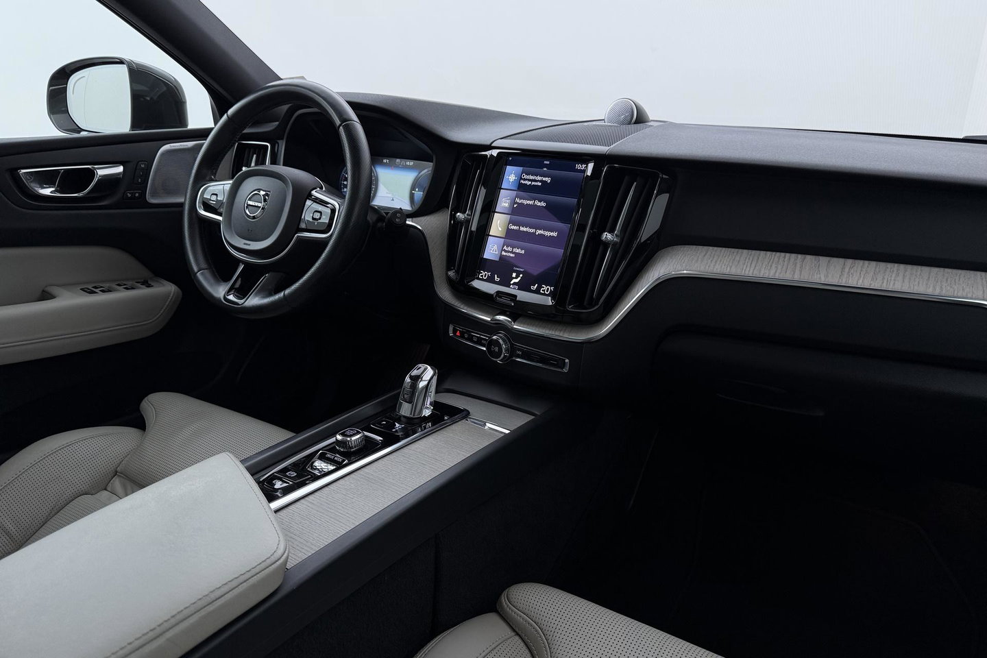 Volvo XC60 T8 Twin Engine Inscription | Luchtvering | Bowers&Wilkins | Panoramadak | Stoelventilatie | Trekhaak | 360° Camera