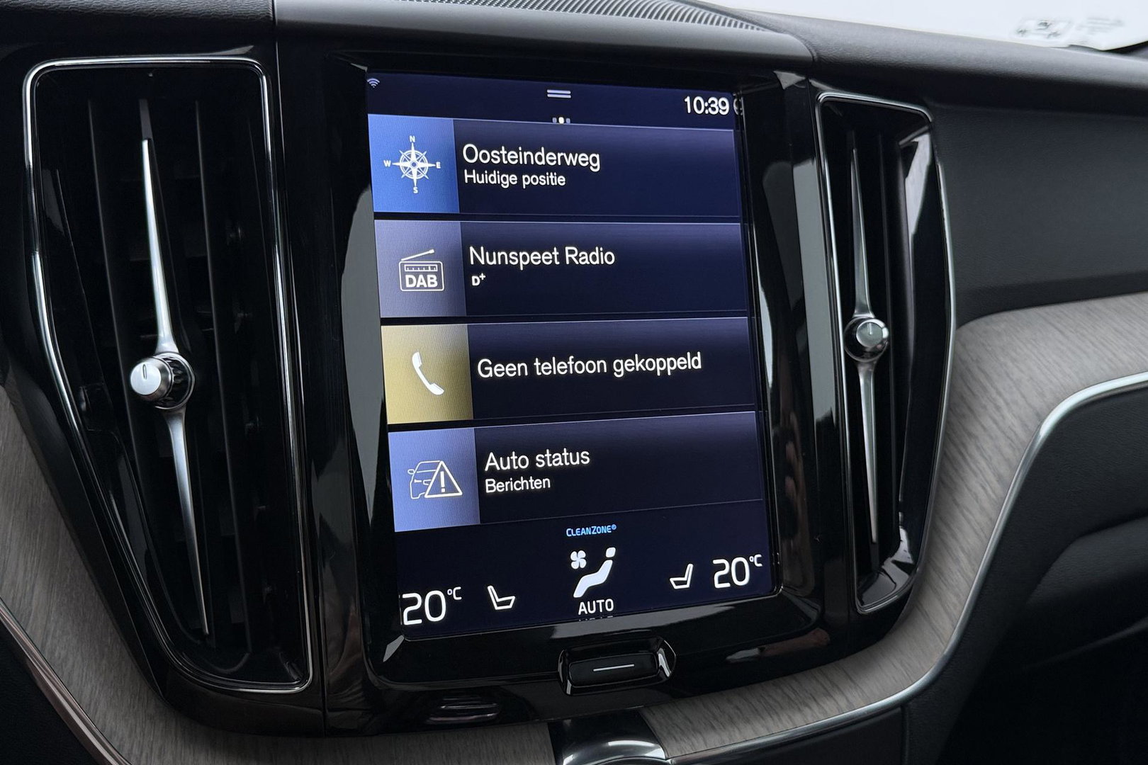 Volvo XC60 T8 Twin Engine Inscription | Luchtvering | Bowers&Wilkins | Panoramadak | Stoelventilatie | Trekhaak | 360° Camera