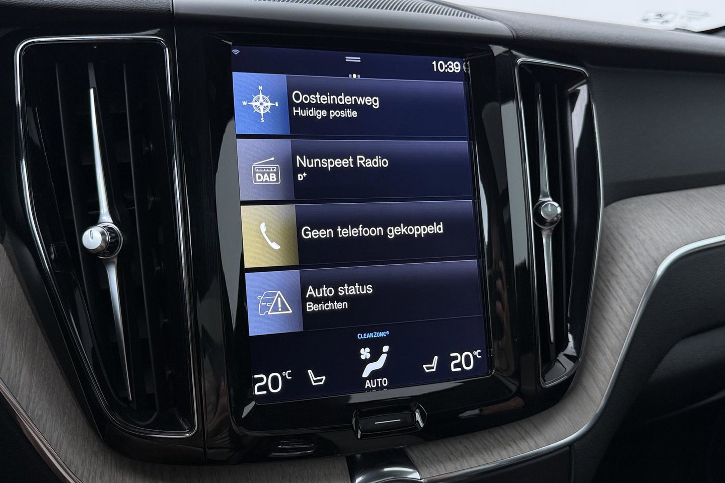 Volvo XC60 T8 Twin Engine Inscription | Luchtvering | Bowers&Wilkins | Panoramadak | Stoelventilatie | Trekhaak | 360° Camera