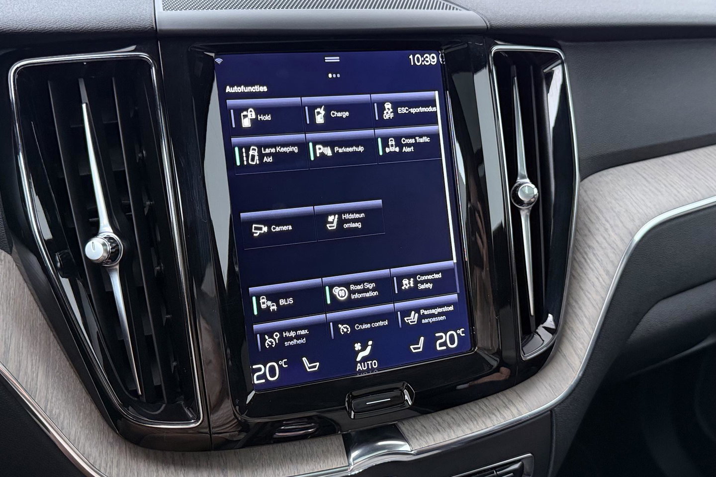 Volvo XC60 T8 Twin Engine Inscription | Luchtvering | Bowers&Wilkins | Panoramadak | Stoelventilatie | Trekhaak | 360° Camera
