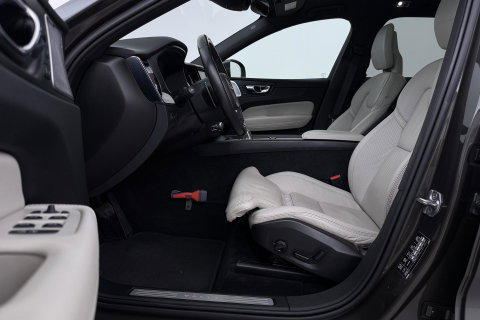 Volvo XC60 T8 Twin Engine Inscription | Luchtvering | Bowers&Wilkins | Panoramadak | Stoelventilatie | Trekhaak | 360° Camera