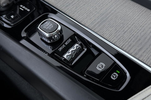 Volvo XC60 T8 Twin Engine Inscription | Luchtvering | Bowers&Wilkins | Panoramadak | Stoelventilatie | Trekhaak | 360° Camera