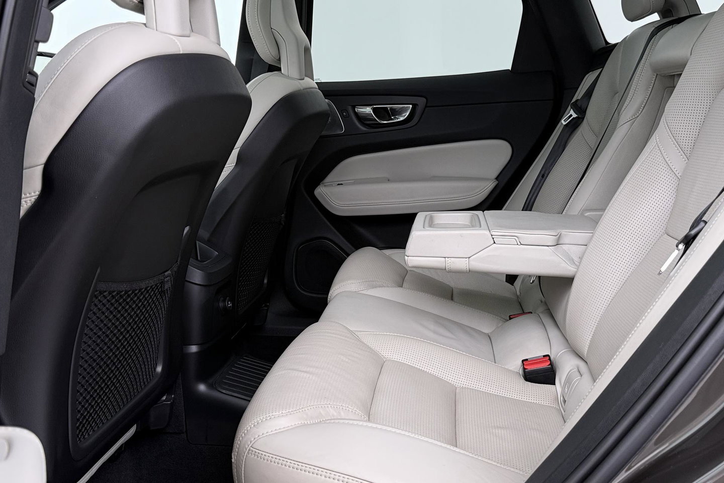 Volvo XC60 T8 Twin Engine Inscription | Luchtvering | Bowers&Wilkins | Panoramadak | Stoelventilatie | Trekhaak | 360° Camera