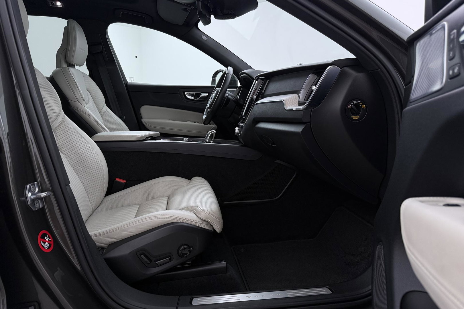 Volvo XC60 T8 Twin Engine Inscription | Luchtvering | Bowers&Wilkins | Panoramadak | Stoelventilatie | Trekhaak | 360° Camera