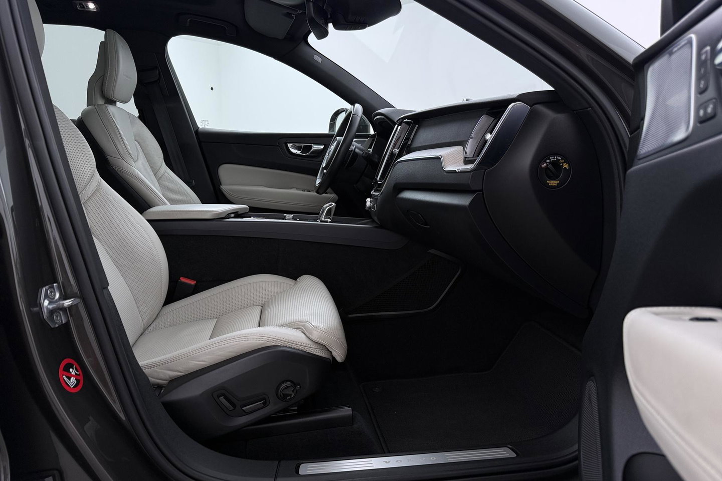 Volvo XC60 T8 Twin Engine Inscription | Luchtvering | Bowers&Wilkins | Panoramadak | Stoelventilatie | Trekhaak | 360° Camera