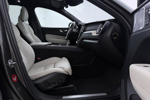 Volvo XC60 T8 Twin Engine Inscription | Luchtvering | Bowers&Wilkins | Panoramadak | Stoelventilatie | Trekhaak | 360° Camera